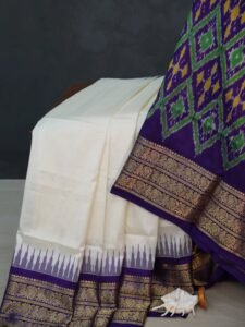 Purple pallu of white pochampally silk saree with kanchi border
