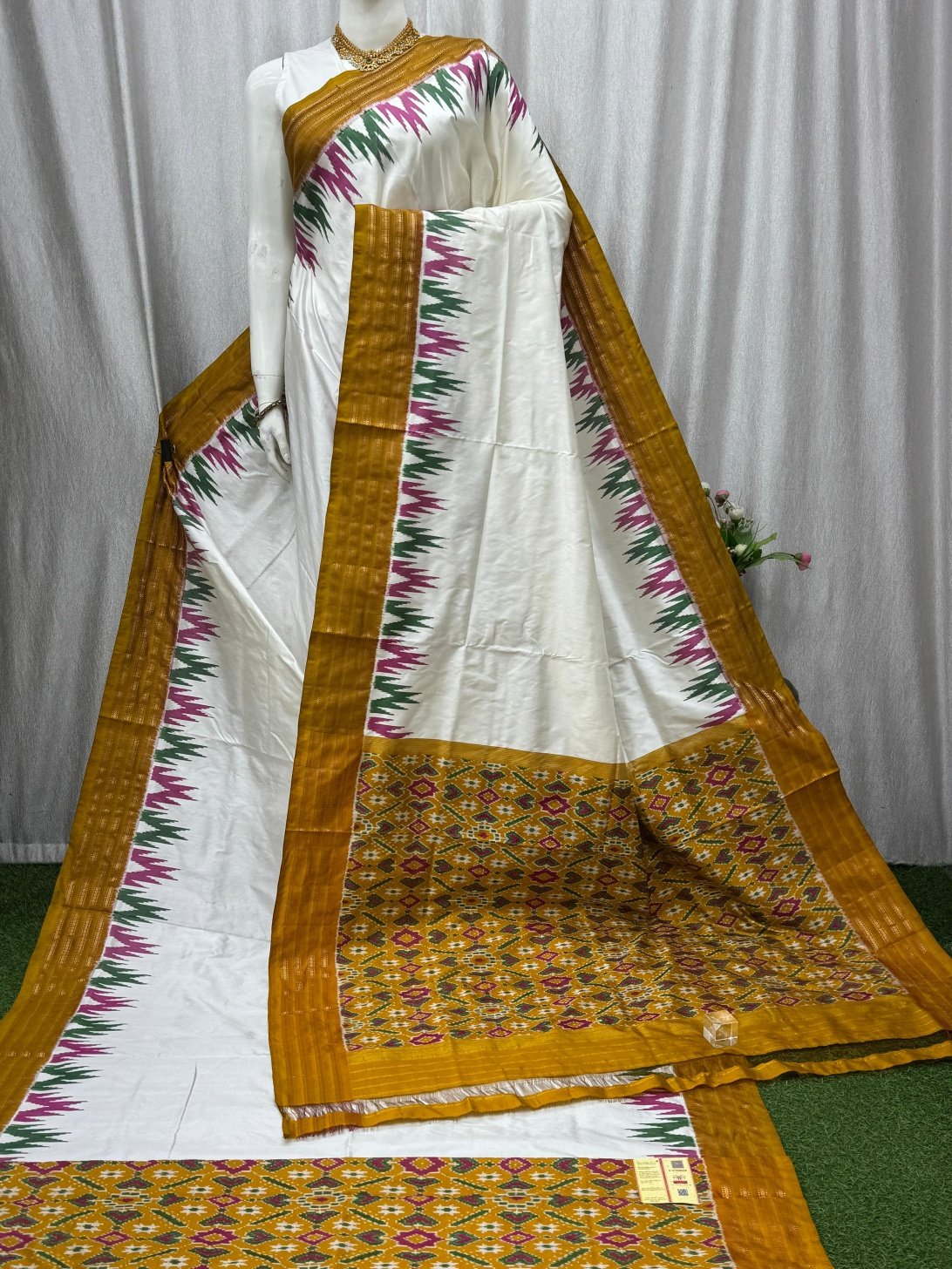 Pochampally White Ikat Saree