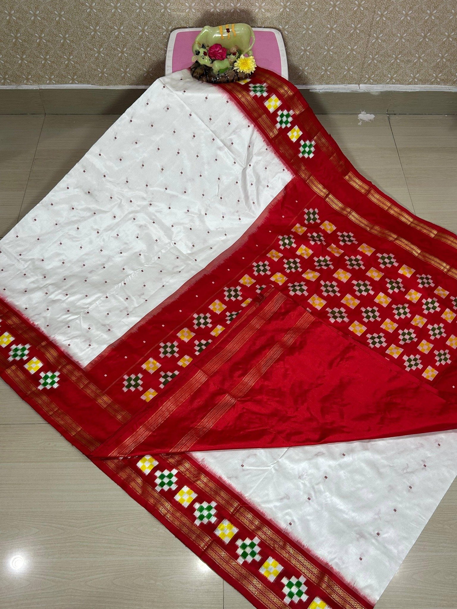 White Silk Ikkat Saree With Red Border - Image 2