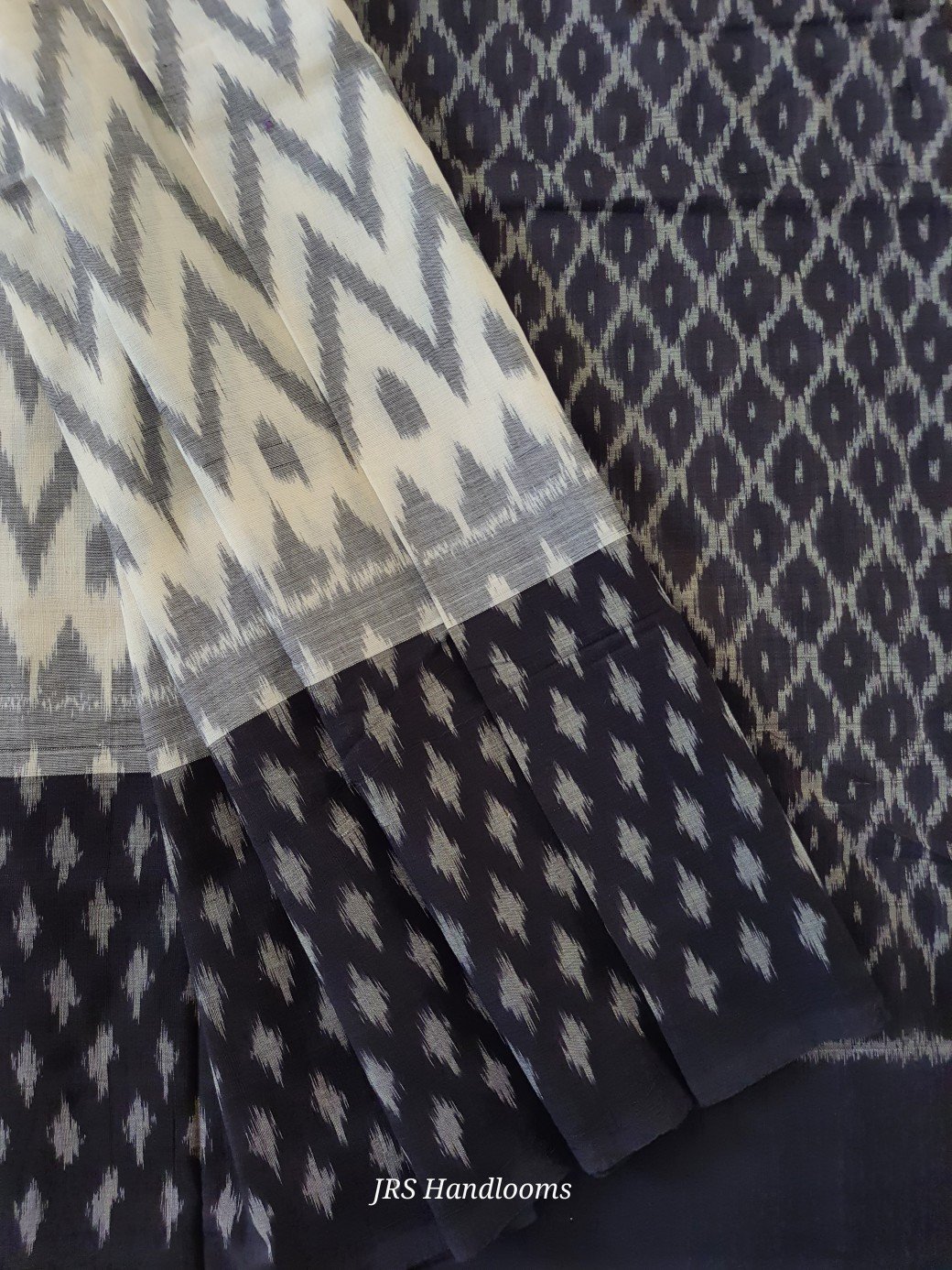 Pochampally Ikkat Cotton Saree - Black & White Color