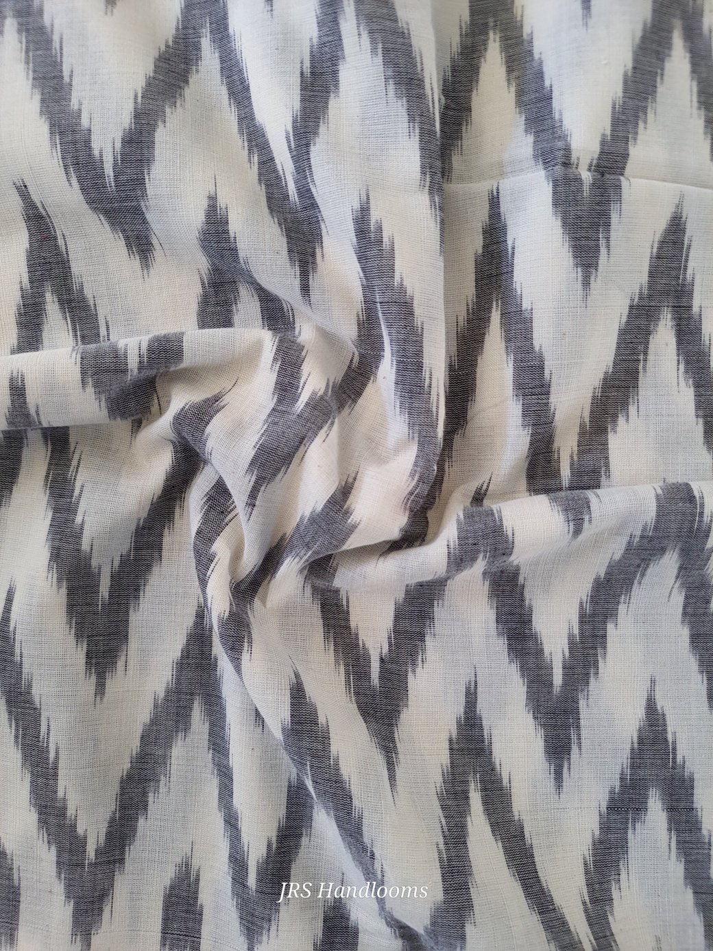 Pochampally Ikkat Cotton Saree - Black & White Color - Image 2