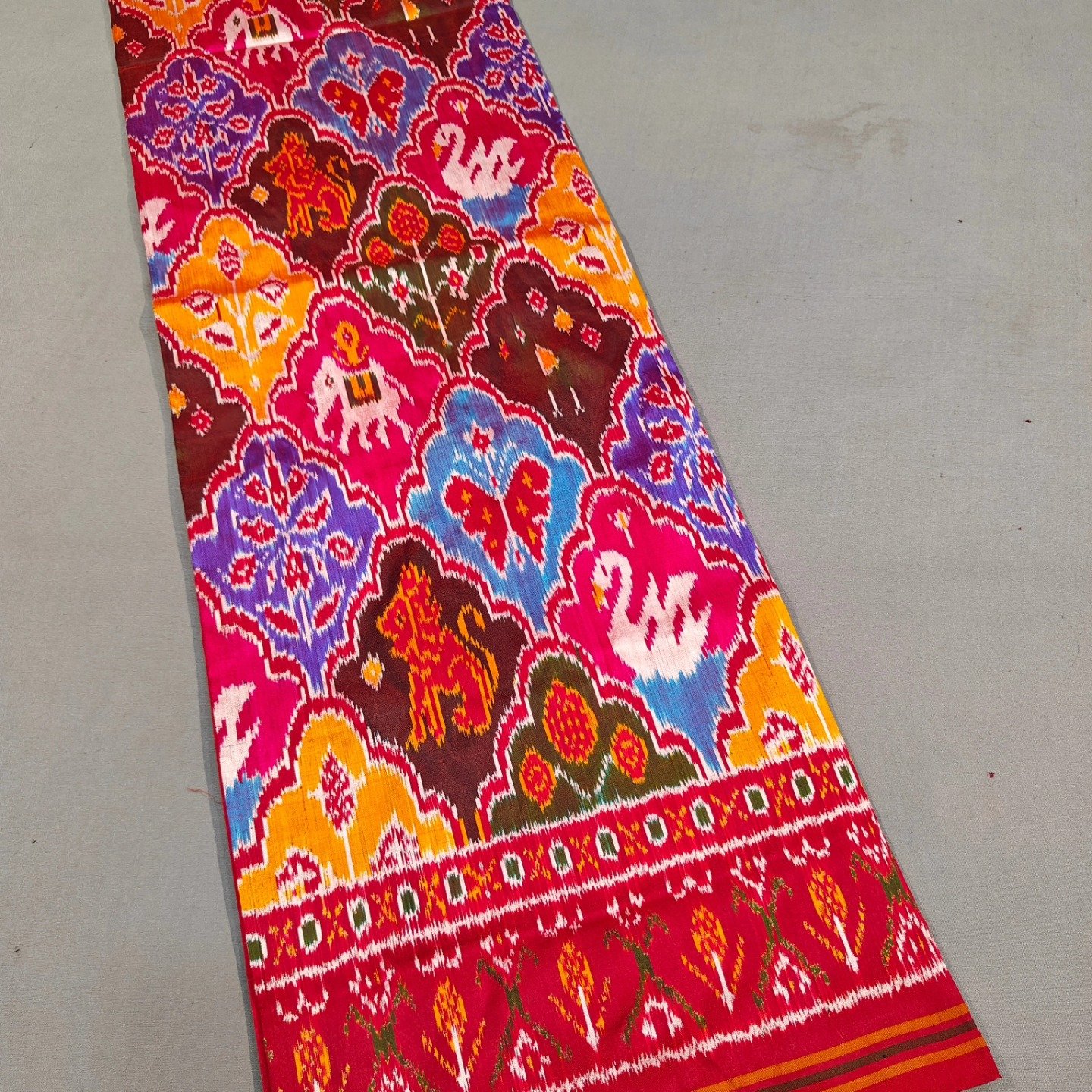 Pochampally Ikkat Chhabdi Patola Saree - Image 4