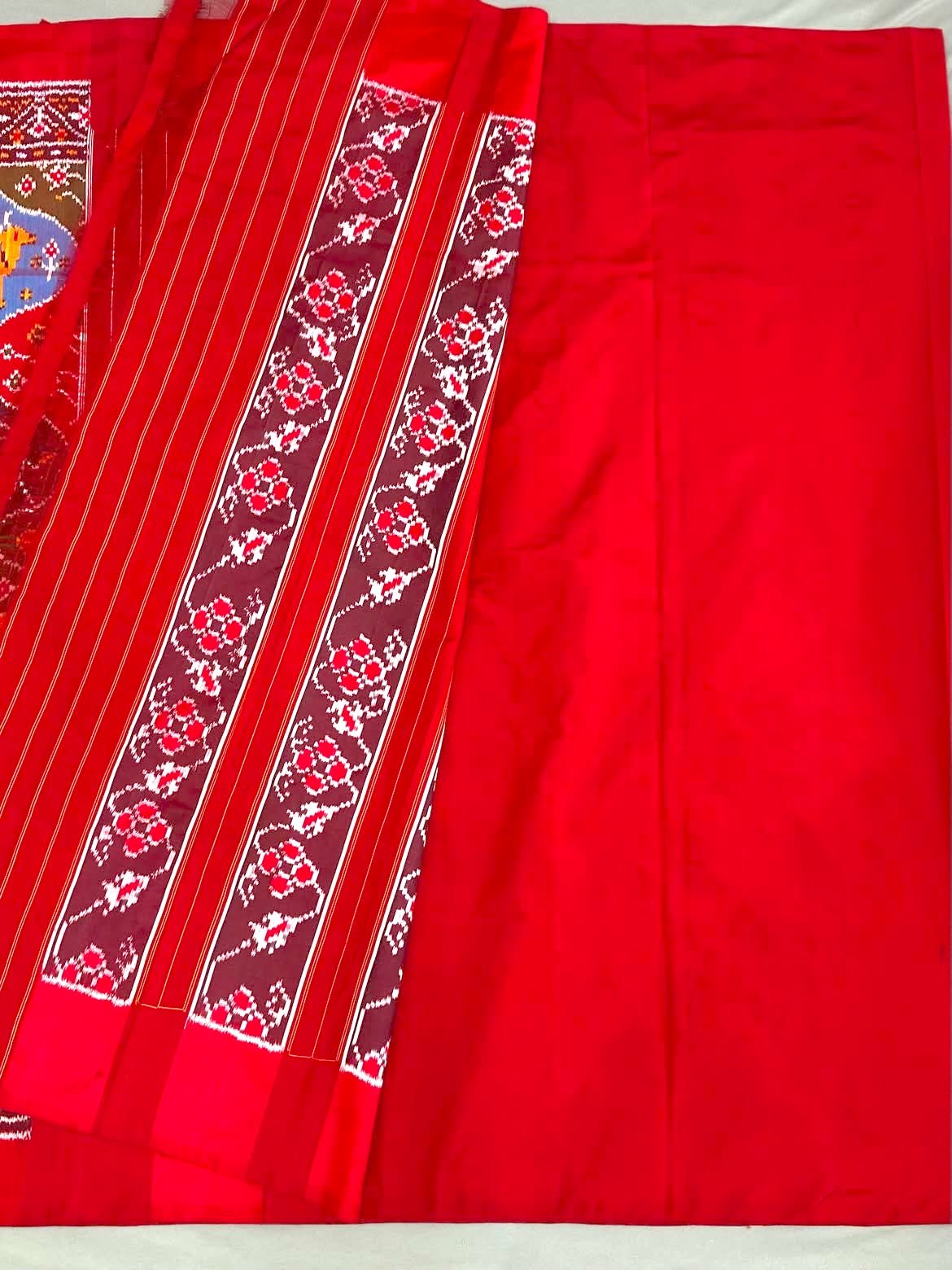 Handwoven Red Pochampally Patola Saree - Image 3