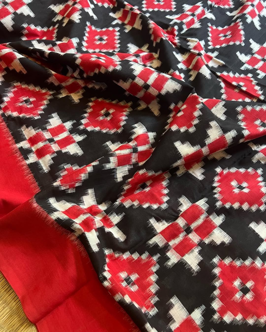 close view of telia rumal saree and motifs