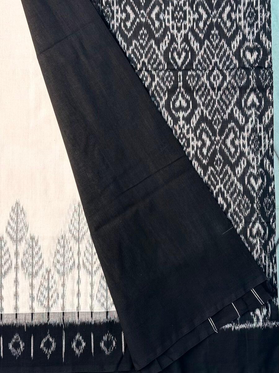 White Ikat Handloom Cotton Saree - Image 5