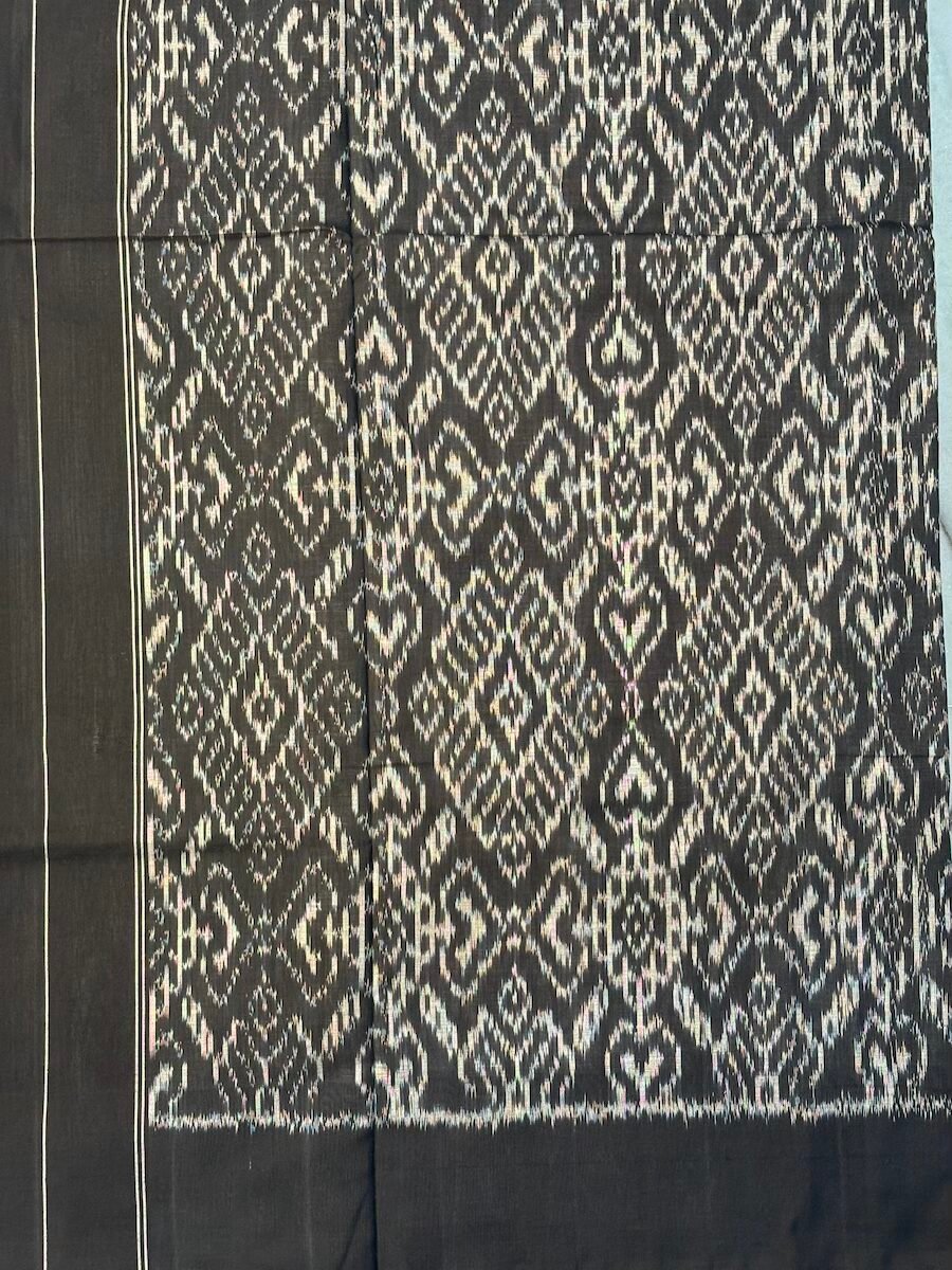 White Ikat Handloom Cotton Saree - Image 4