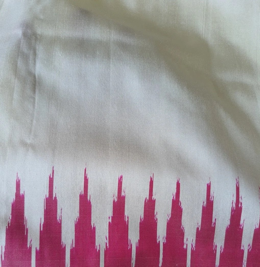 White Pochampally Ikat Silk Saree - Image 3