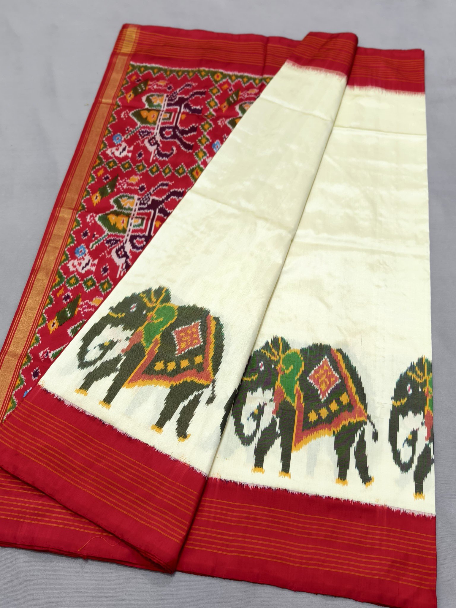White Pochampally Silk Saree Red Border - Image 2