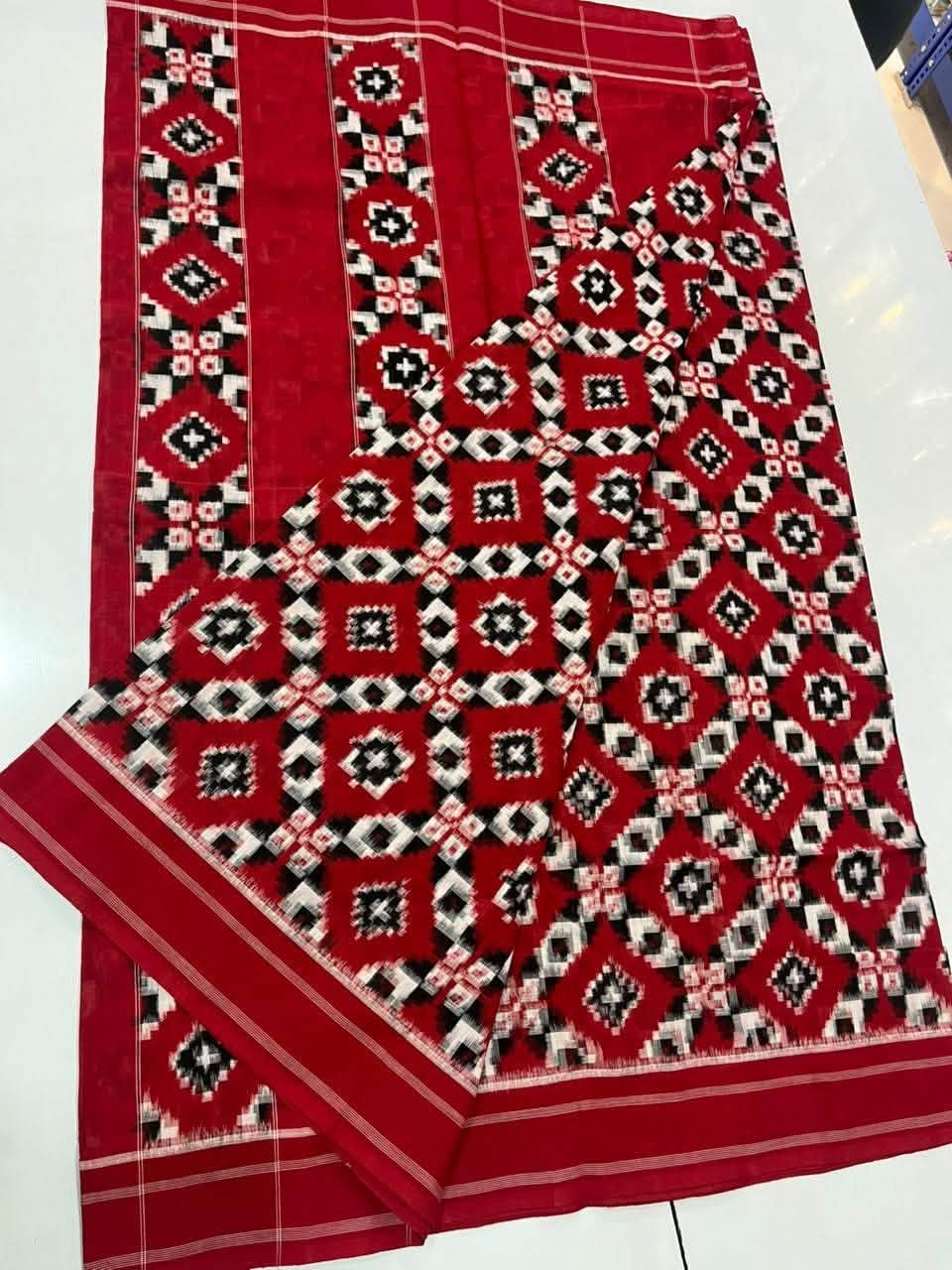Black & Red Telia Cotton Saree - Image 2